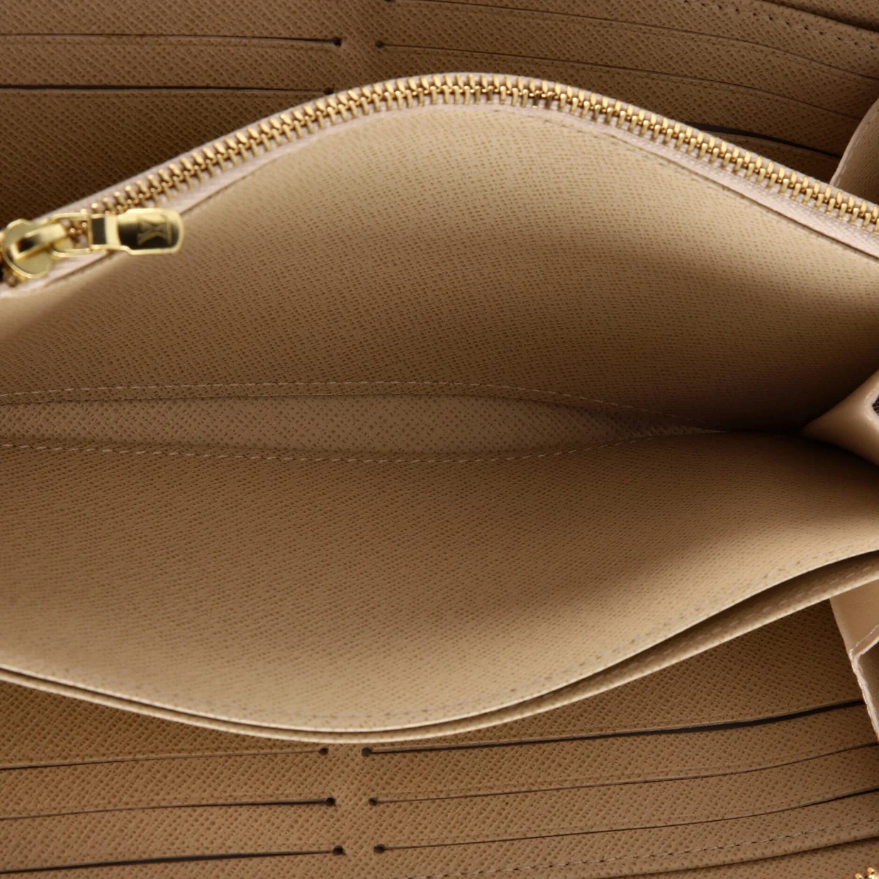 Zippy Organizer Damier - Deep Luxury