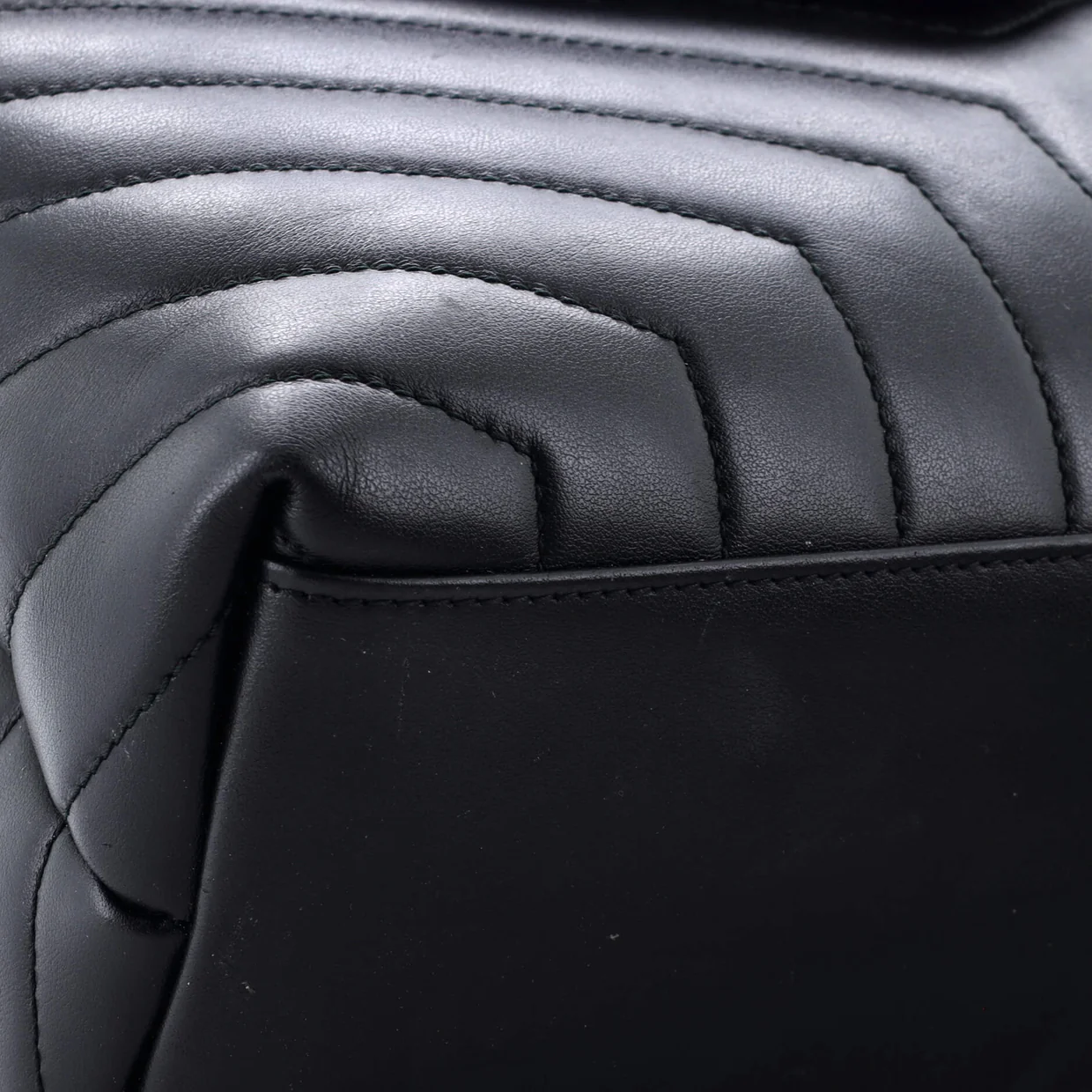 Loulou Shoulder Bag Matelasse Chevron Leather Medium - Deep Luxury