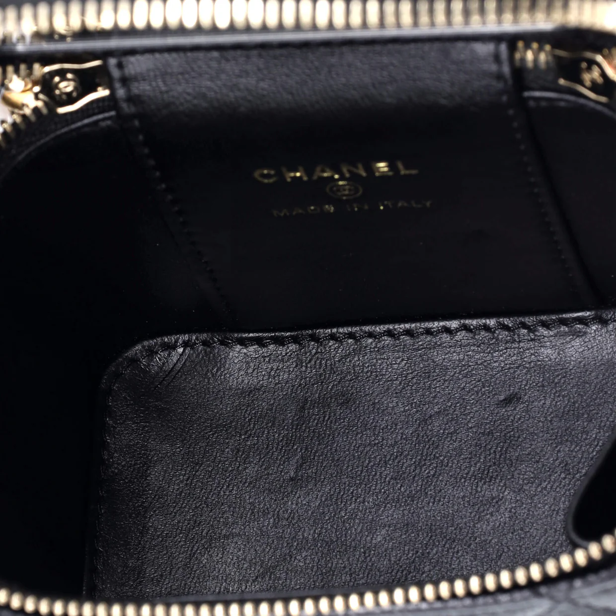 Sweet Heart Vanity Case with Chain Quilted Caviar Mini - Deep Luxury