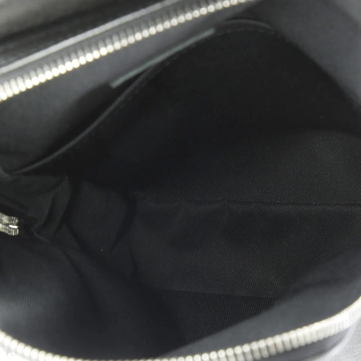 Avenue Sling Bag Taiga Leather - Deep Luxury