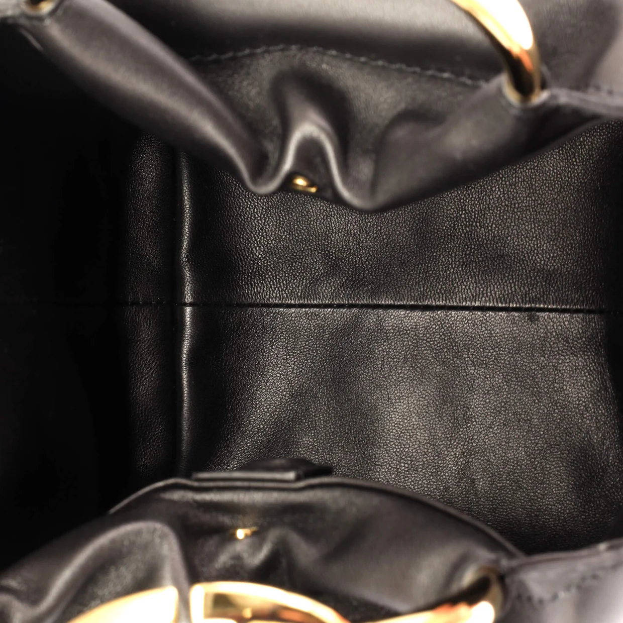 Carry Secrets Tote Leather Small - Deep Luxury