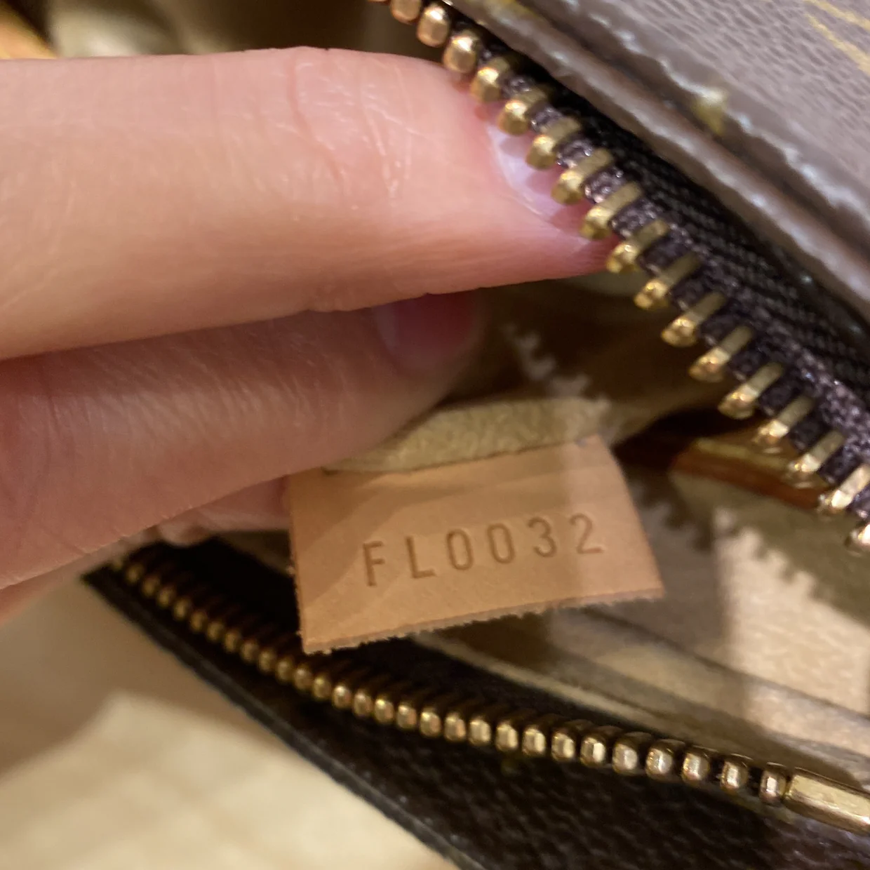 Looping Handbag Monogram Canvas MM - Deep Luxury