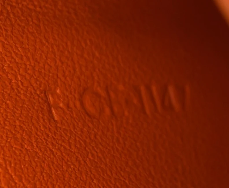 Classic Box Bag Grainy Leather Medium - Deep Luxury