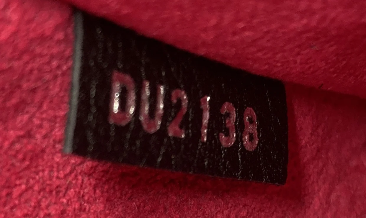 Lockme Bucket Bag Leather - Deep Luxury