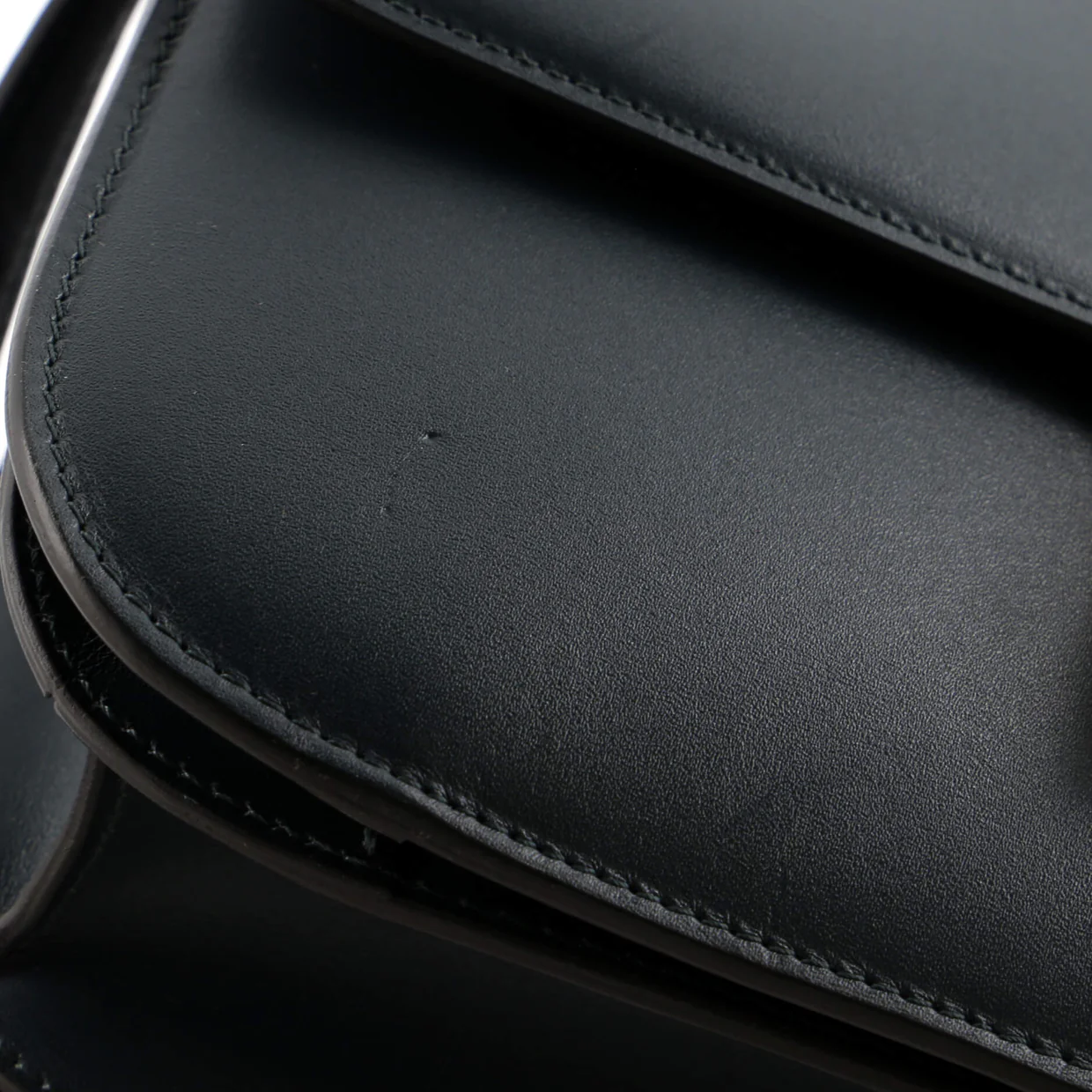 Classic Box Bag Smooth Leather Medium - Deep Luxury