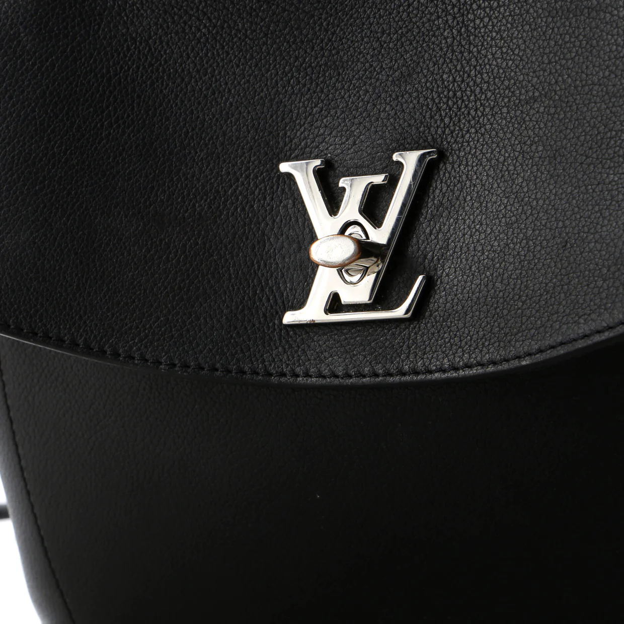 Lockme Ever Handbag Leather MM - Deep Luxury