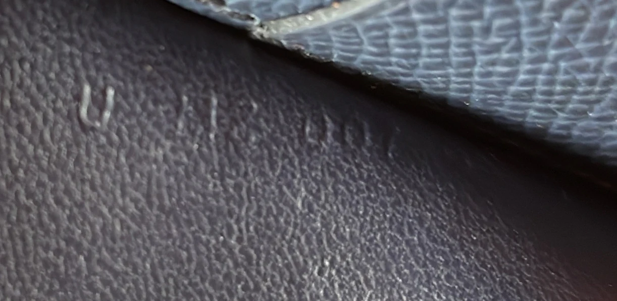 Nouveau To Go Wallet Epsom with Swift - Deep Luxury