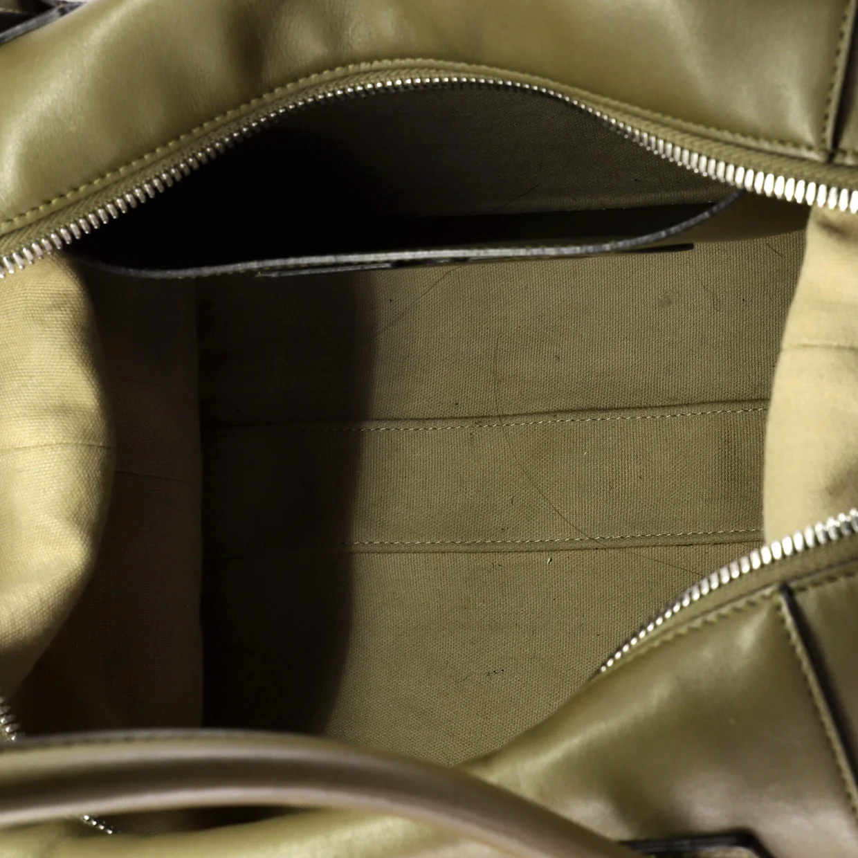 Antigona Soft Bag Leather Medium - Deep Luxury