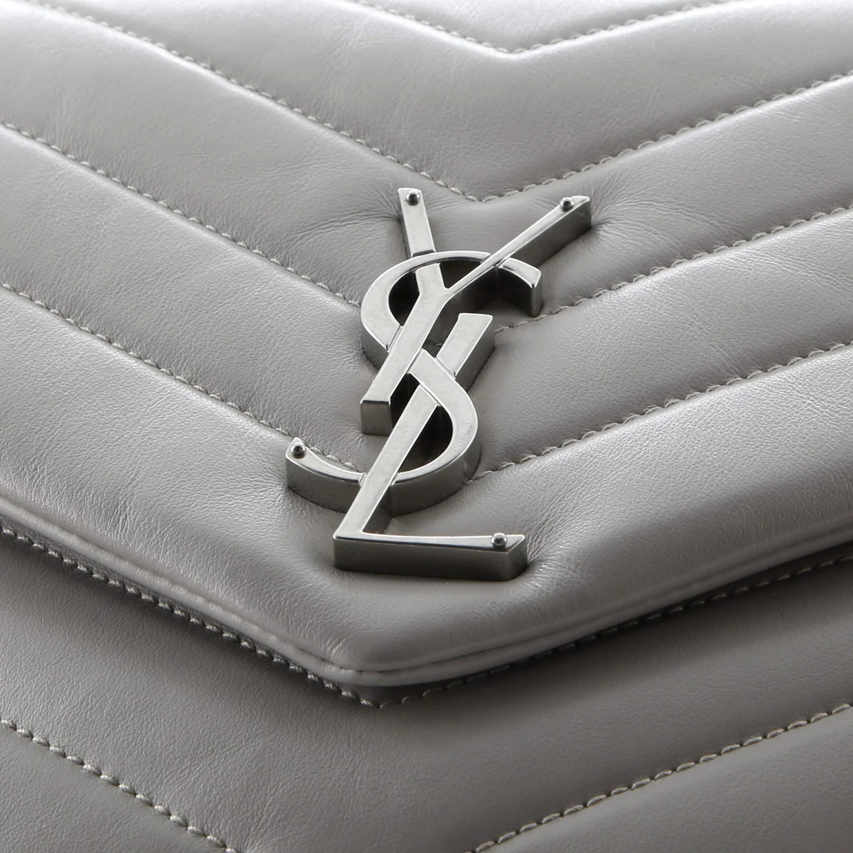 Loulou Shoulder Bag Matelasse Chevron Leather Medium - Deep Luxury