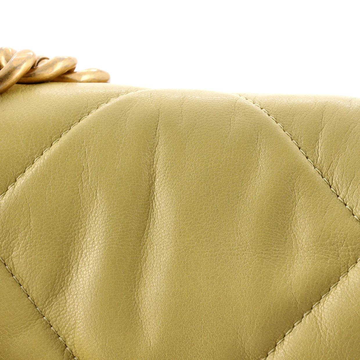 19 Flap Bag Quilted Leather Medium - Deep Luxury