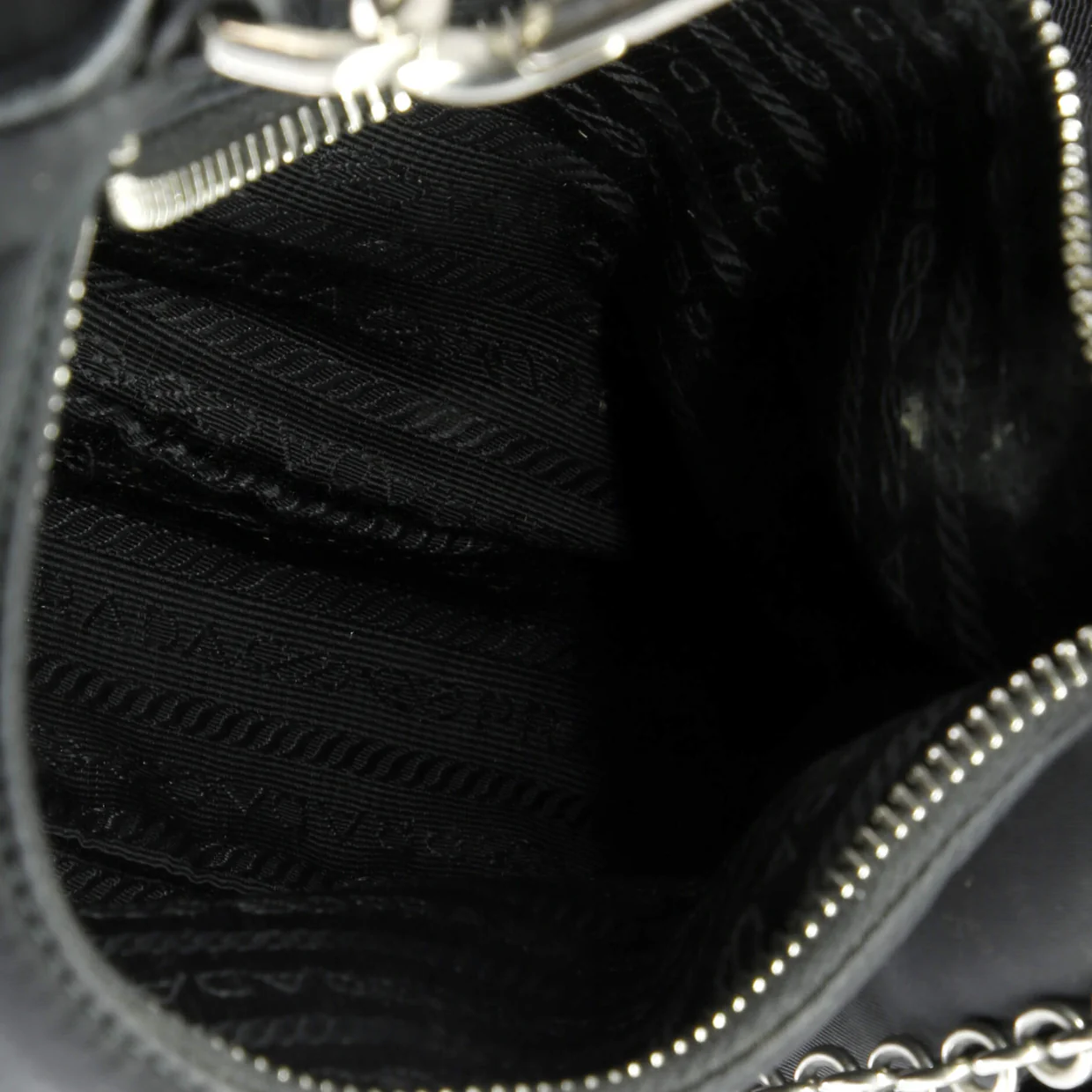 Re-Edition 2005 Shoulder Bag Tessuto Small - Deep Luxury
