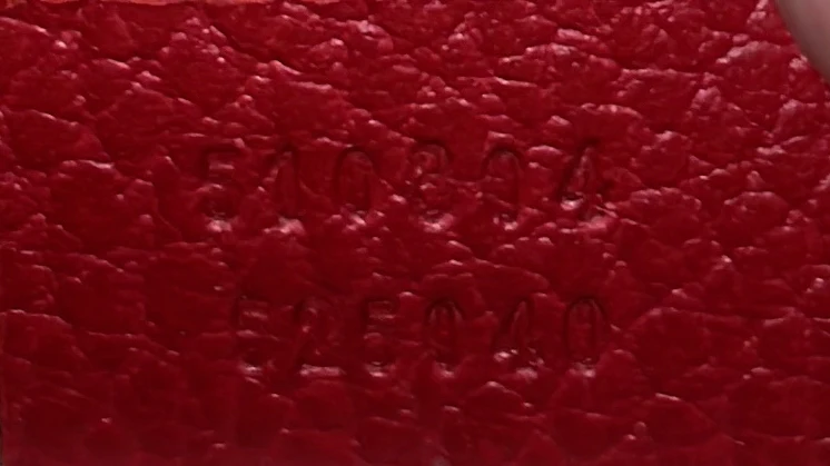 Interlocking Shoulder Bag Leather Small - Deep Luxury