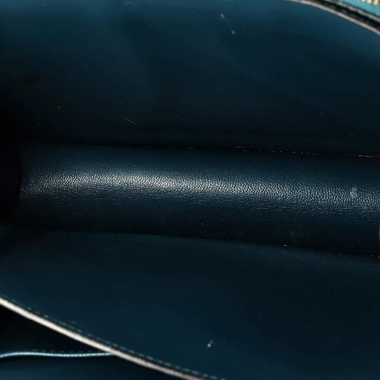 Classic Box Bag Grainy Leather Medium - Deep Luxury