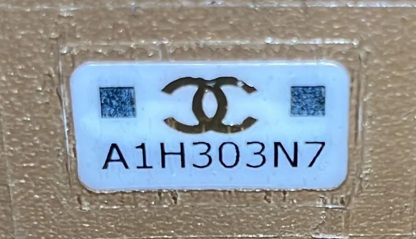 Crystal Geometric Frame CC Clutch with Chain Quilted Calfskin - Deep Luxury