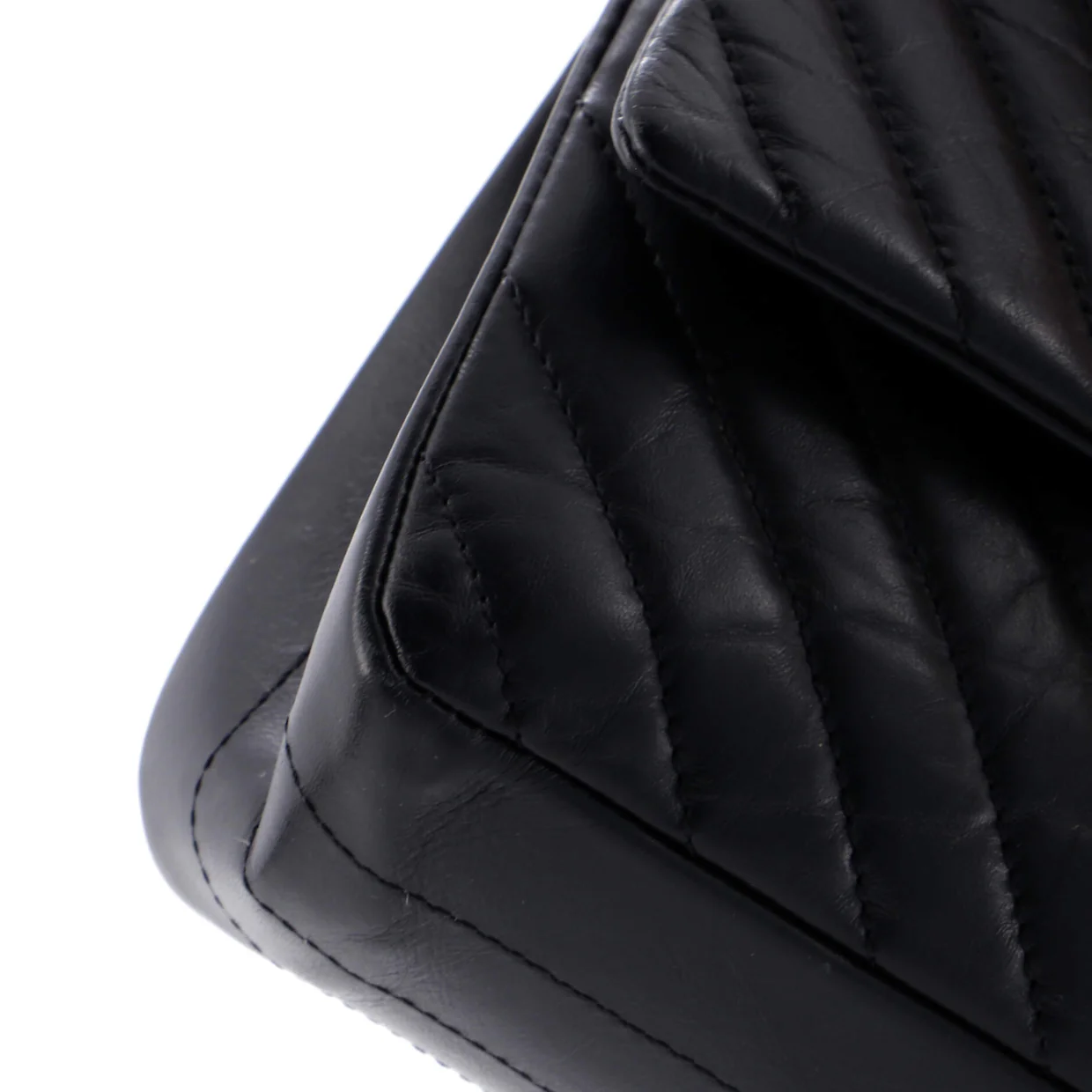 So Black Reissue 2.55 Flap Bag Chevron Aged Calfskin 225 - Deep Luxury