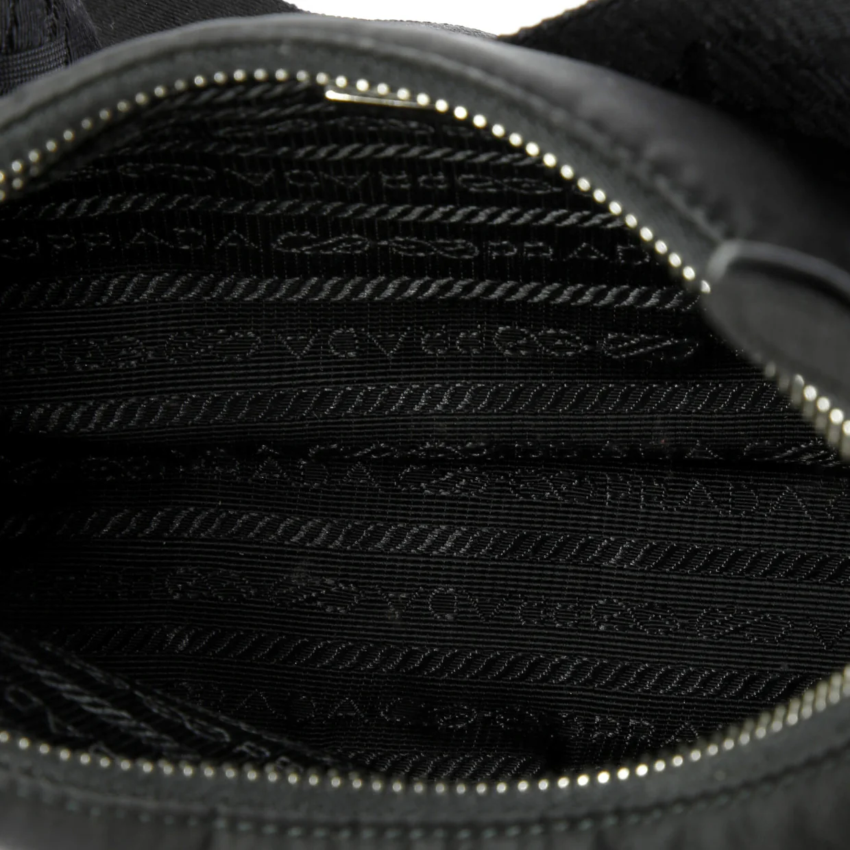 Re-Edition 2005 Shoulder Bag Tessuto Small - Deep Luxury