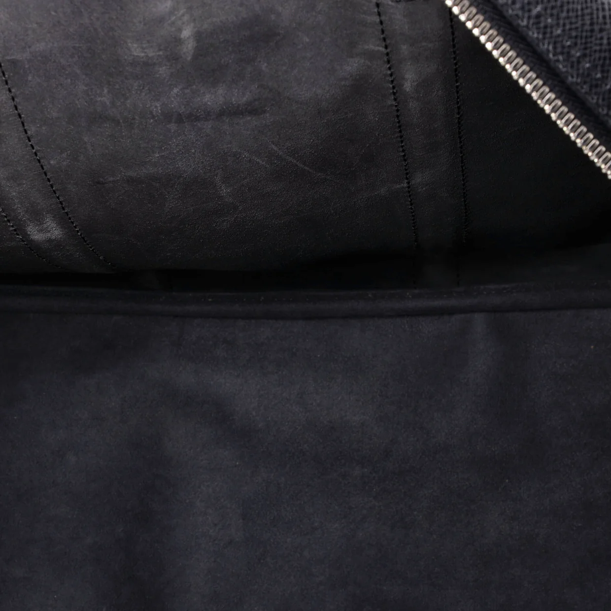 Kendall Handbag Taiga Leather GM - Deep Luxury