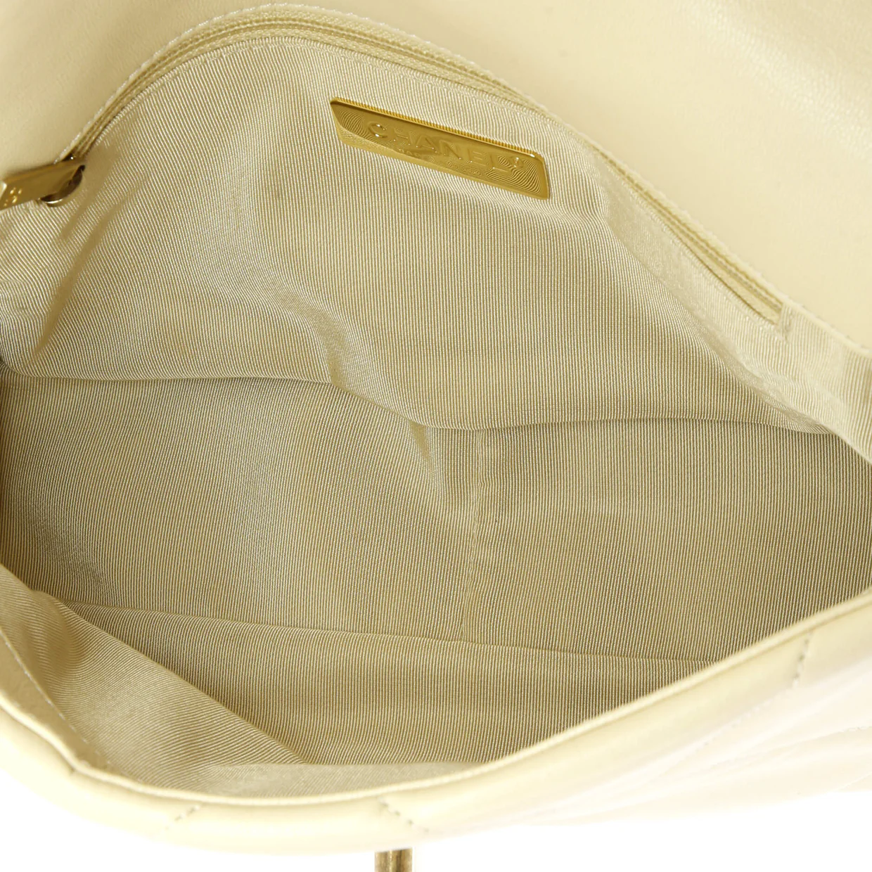 19 Flap Bag Quilted Leather Medium - Deep Luxury