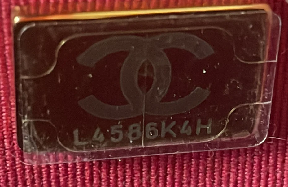 19 Wallet on Chain Quilted Lambskin - Deep Luxury