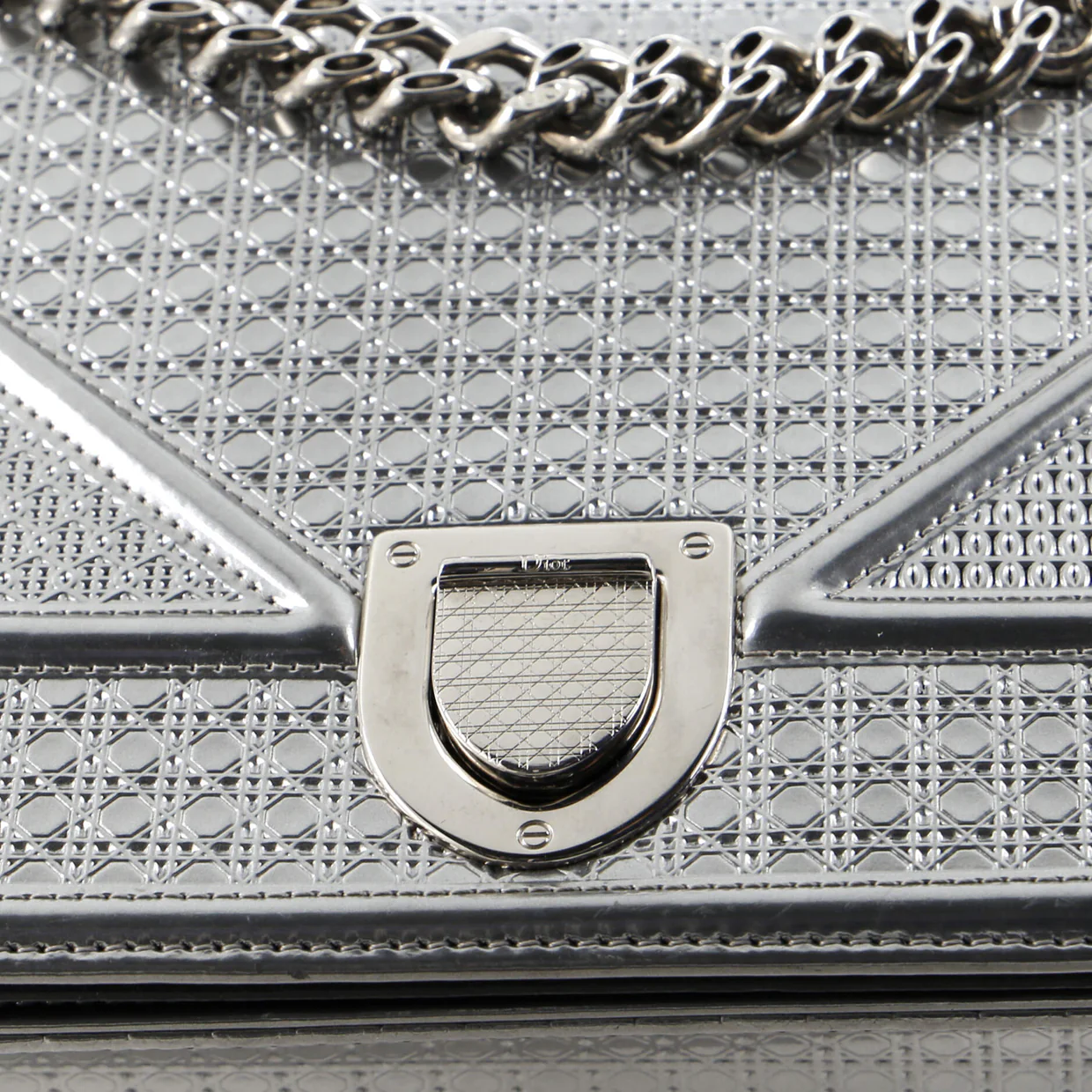 Diorama Flap Bag Cannage Embossed Calfskin Medium - Deep Luxury