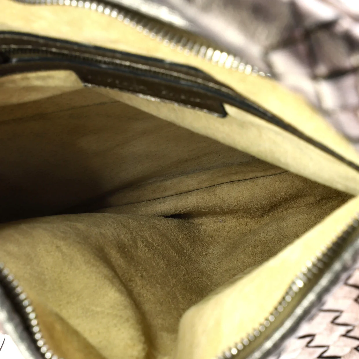 Veneta Hobo Intrecciato Nappa Medium - Deep Luxury
