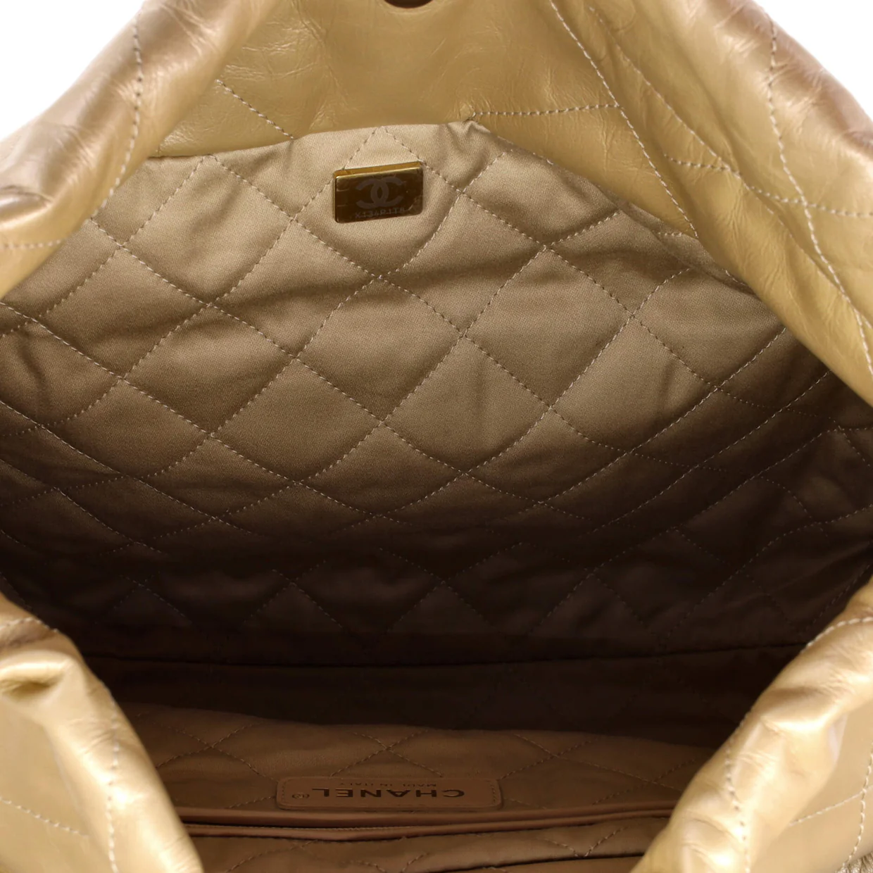 22 Chain Hobo Quilted Calfskin Large - Deep Luxury
