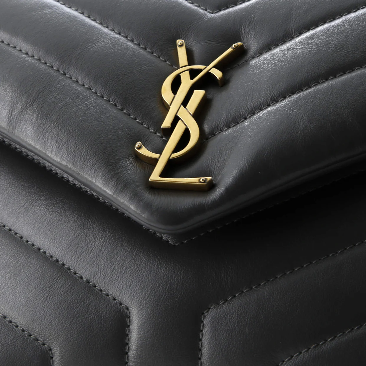 Loulou Shoulder Bag Matelasse Chevron Leather Small - Deep Luxury