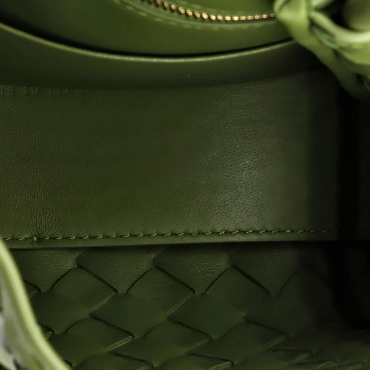 Andiamo Top Handle Bag Intrecciato Nappa Small - Deep Luxury