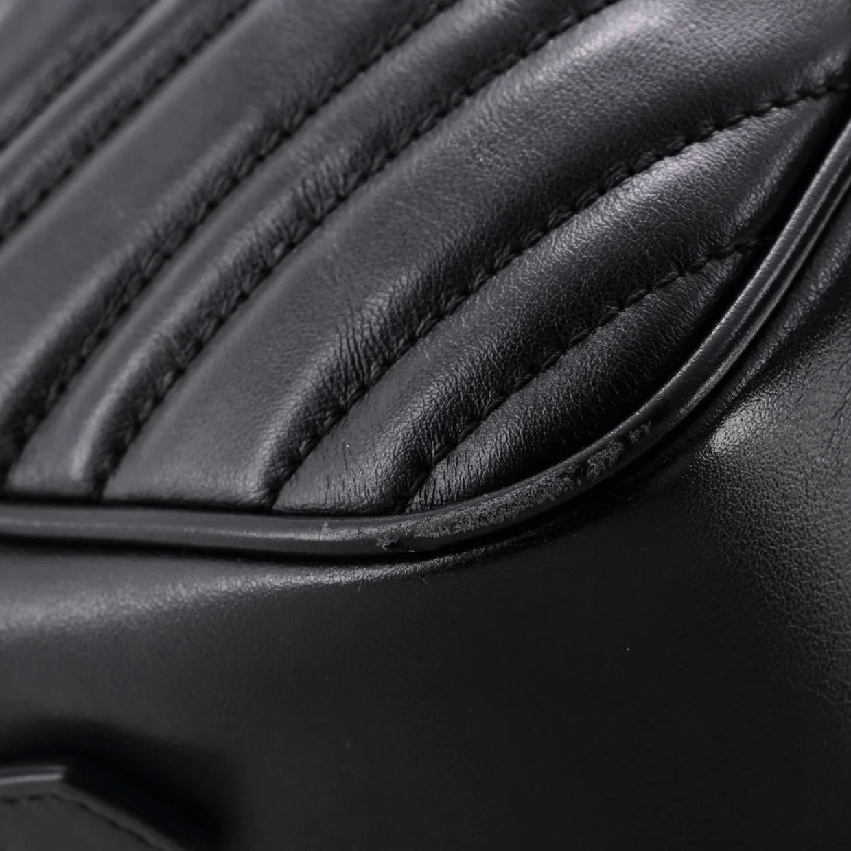 GG Marmont Shoulder Bag Matelasse Leather Small - Deep Luxury