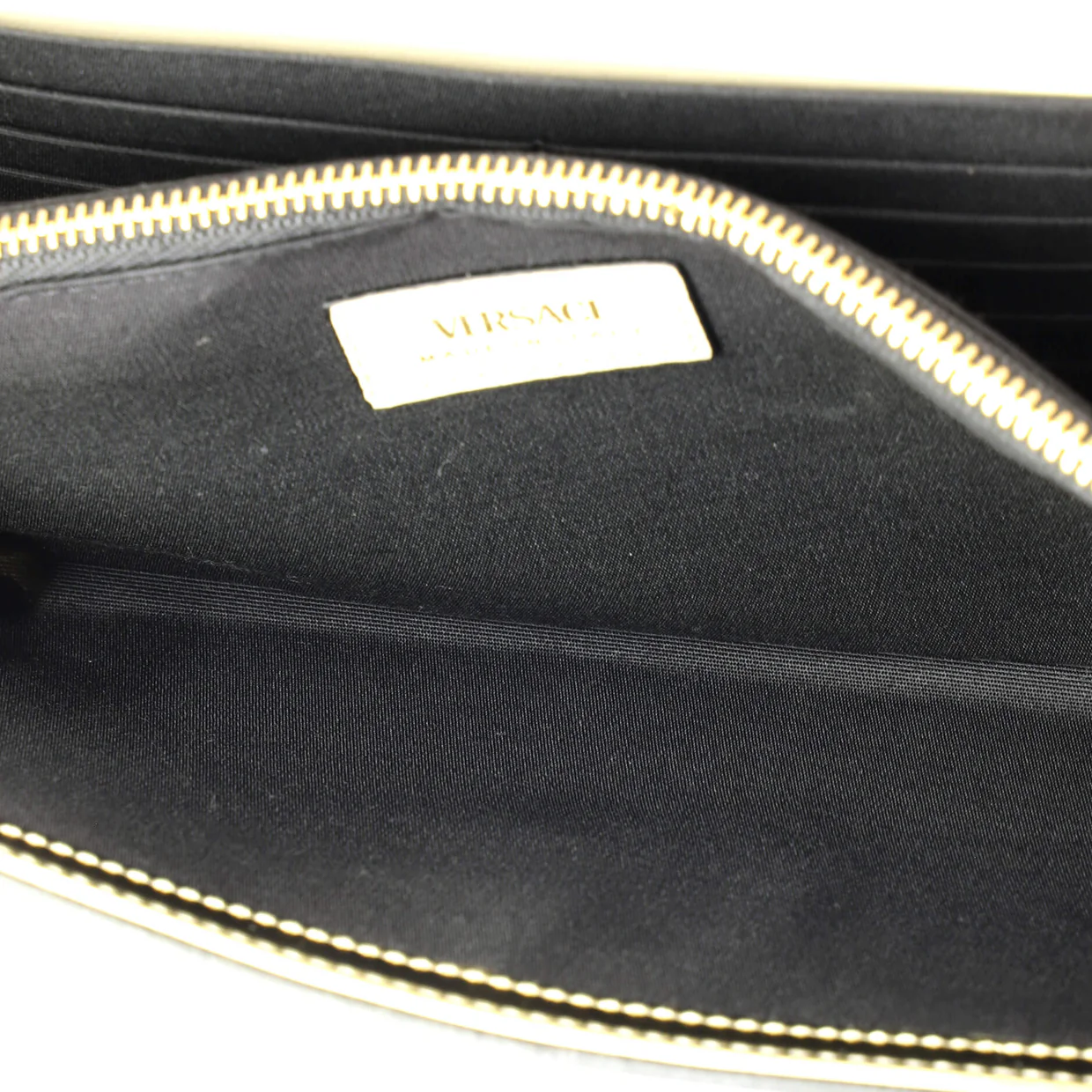 La Medusa Clutch on Chain Patent - Deep Luxury