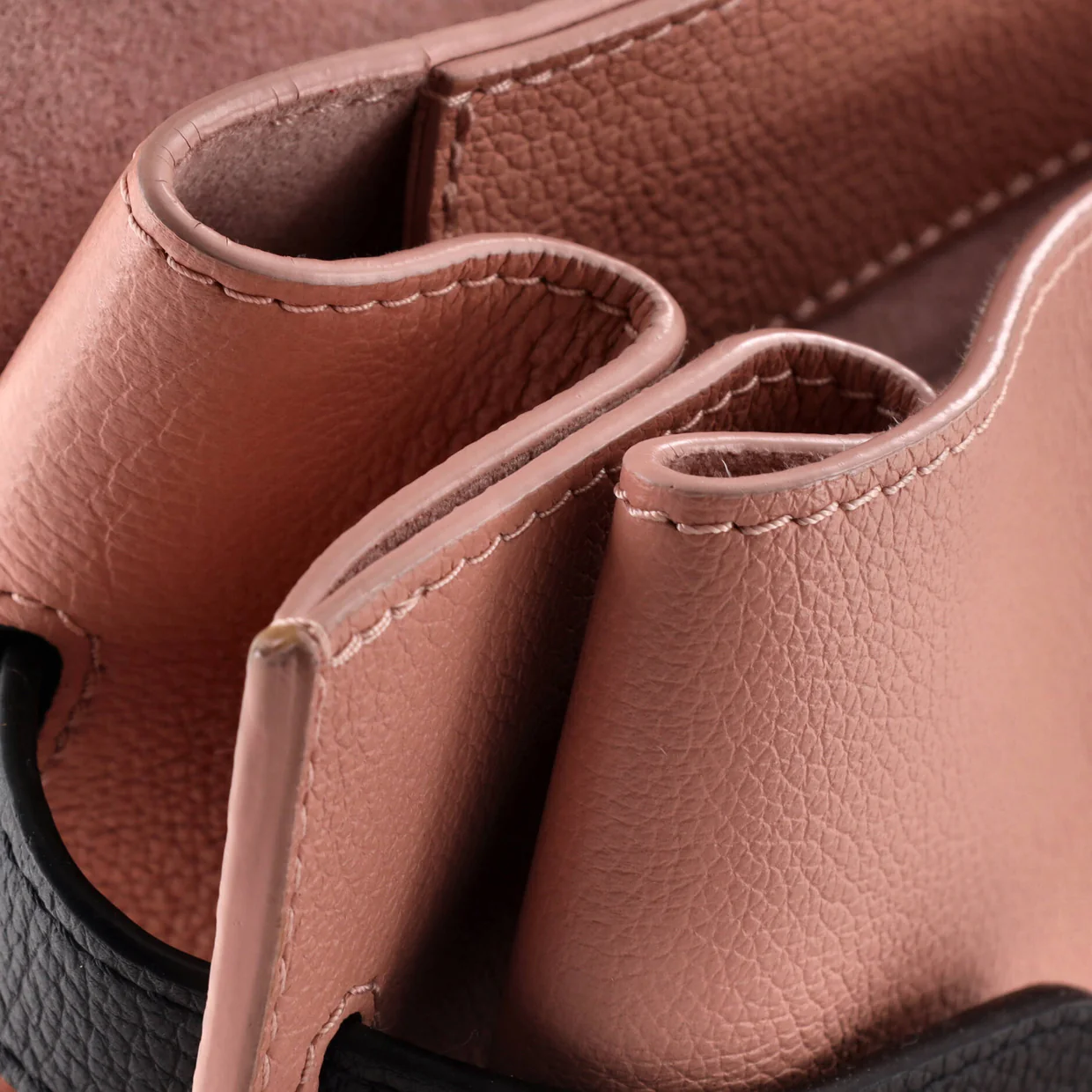 Lockme Ever Handbag Leather MM - Deep Luxury