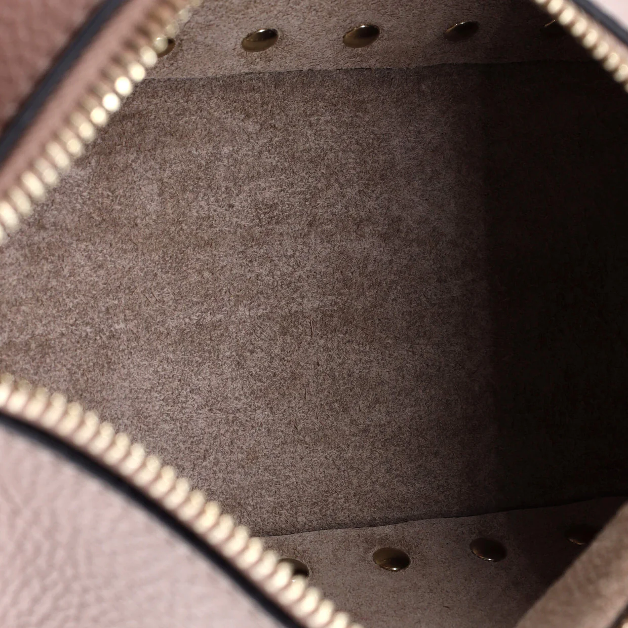 Rockstud Zip Pochette Shoulder Bag Leather Small - Deep Luxury