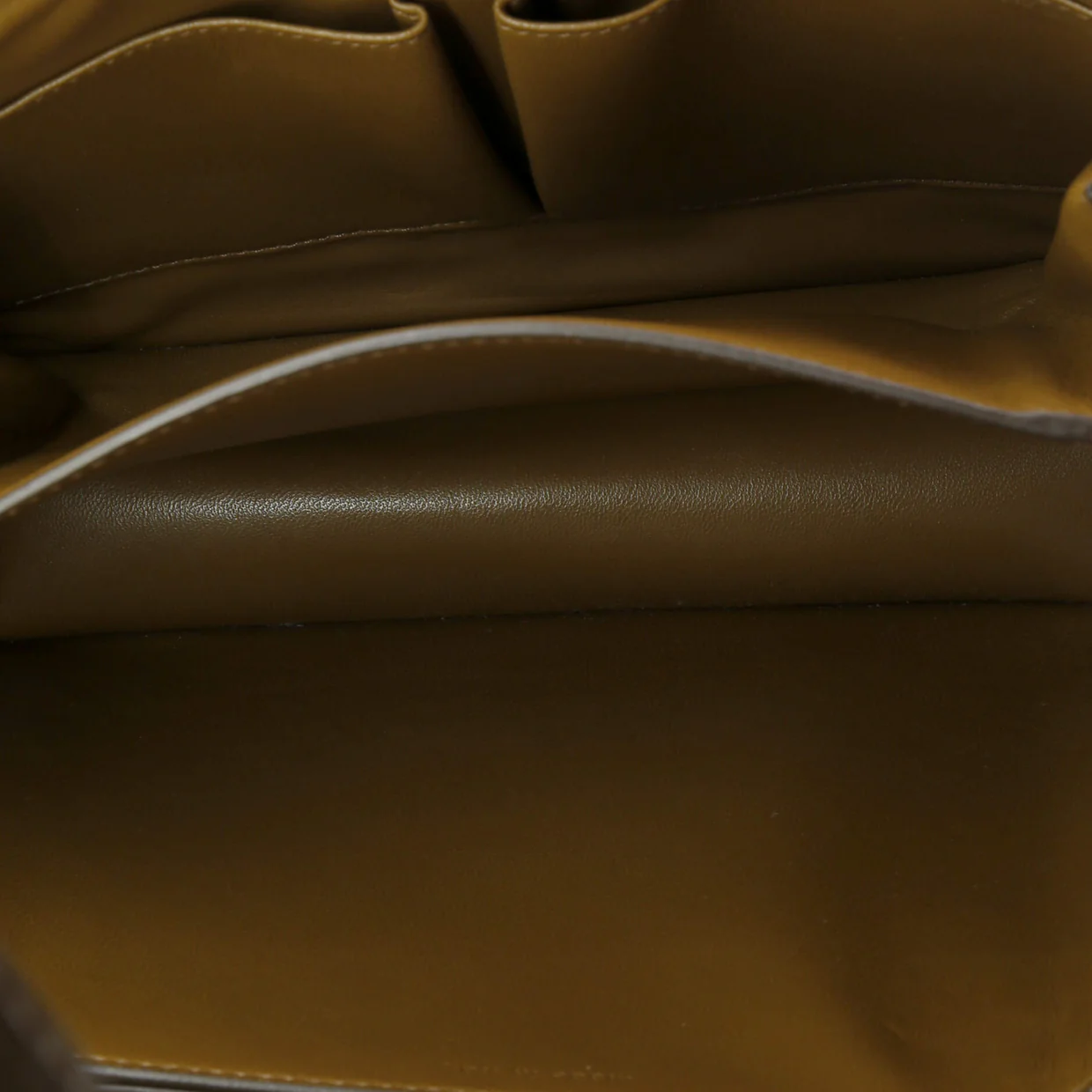 Classic Box Bag Smooth Leather Medium - Deep Luxury