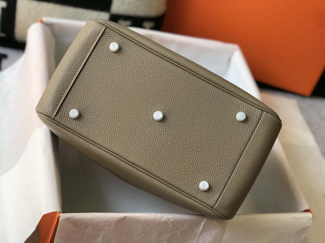 Replica Hermes H073428 Lindy Bag 26 30 H231944