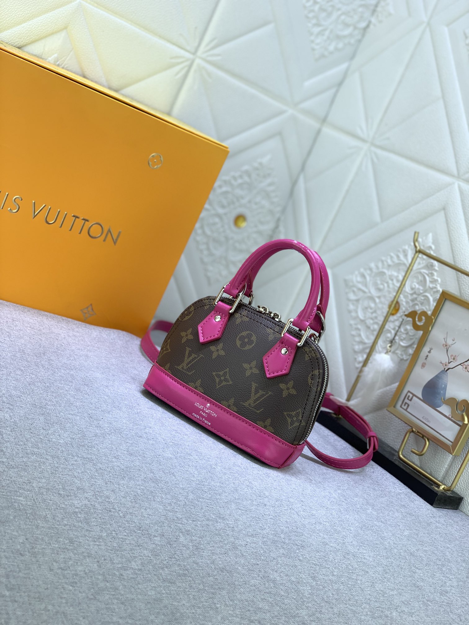 LOUIS VUITTON