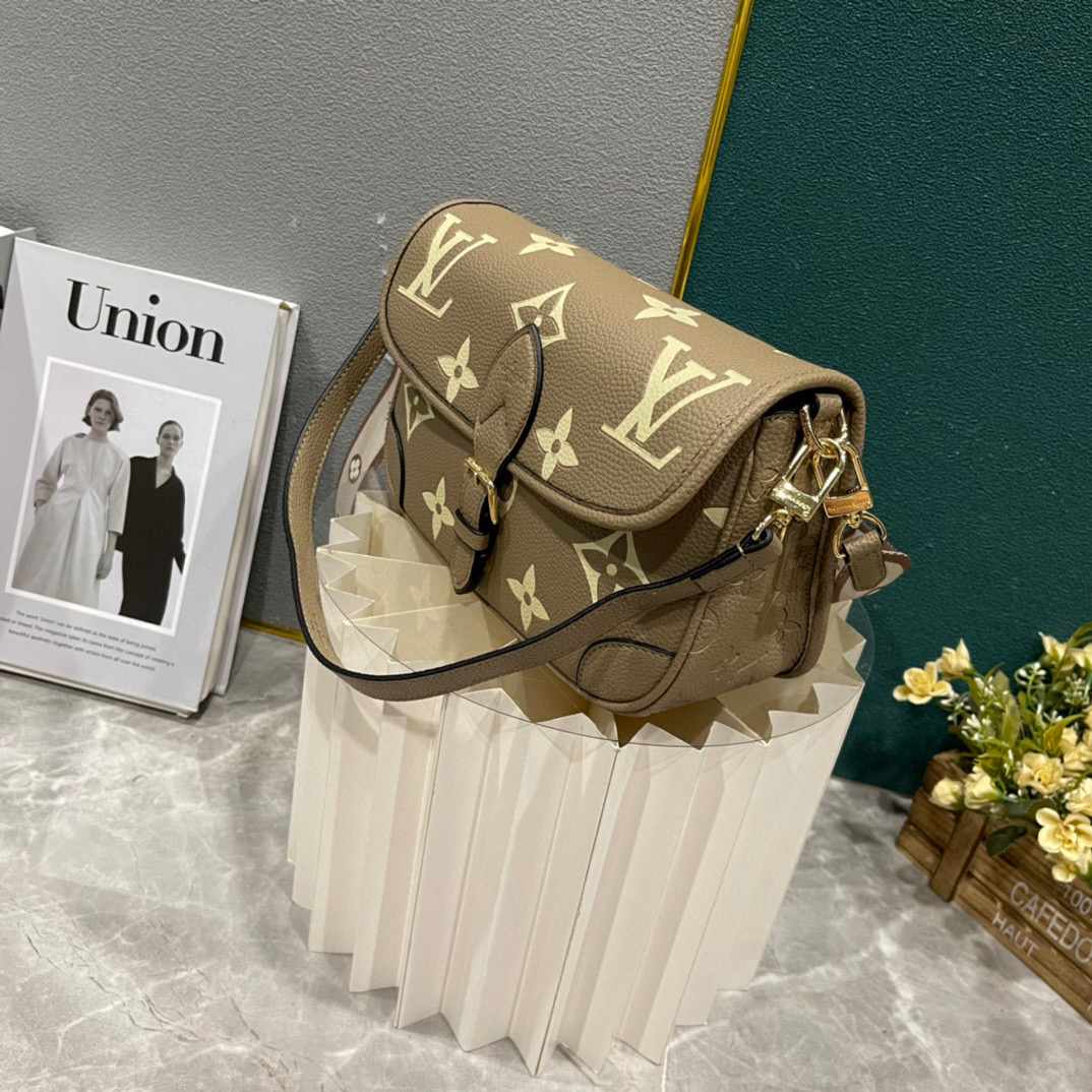 LOUIS VUITTON