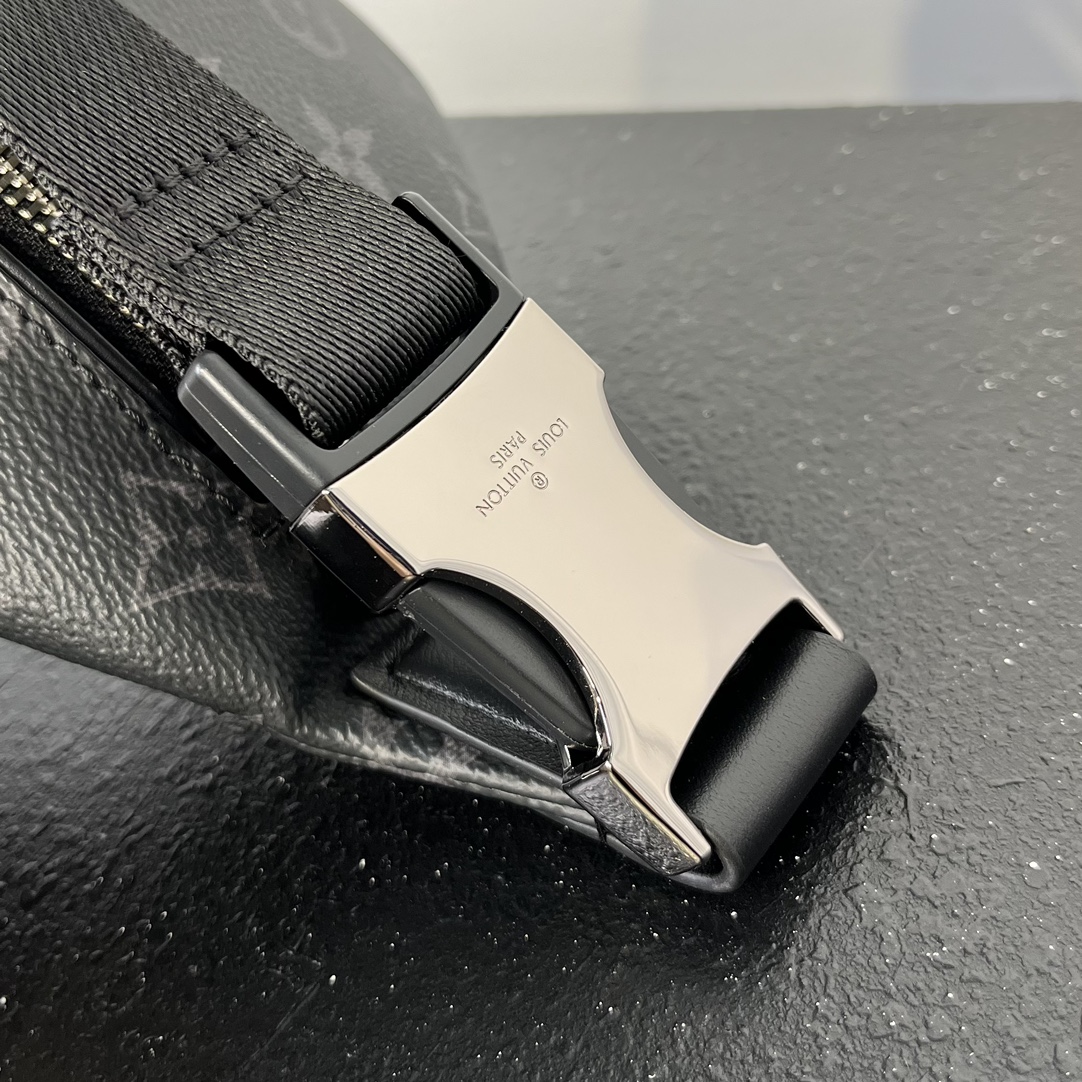 LOUIS VUITTON  M46035