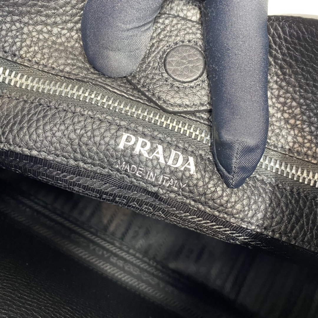 Replica Prada Leather hobo bag 1BC073 In Black