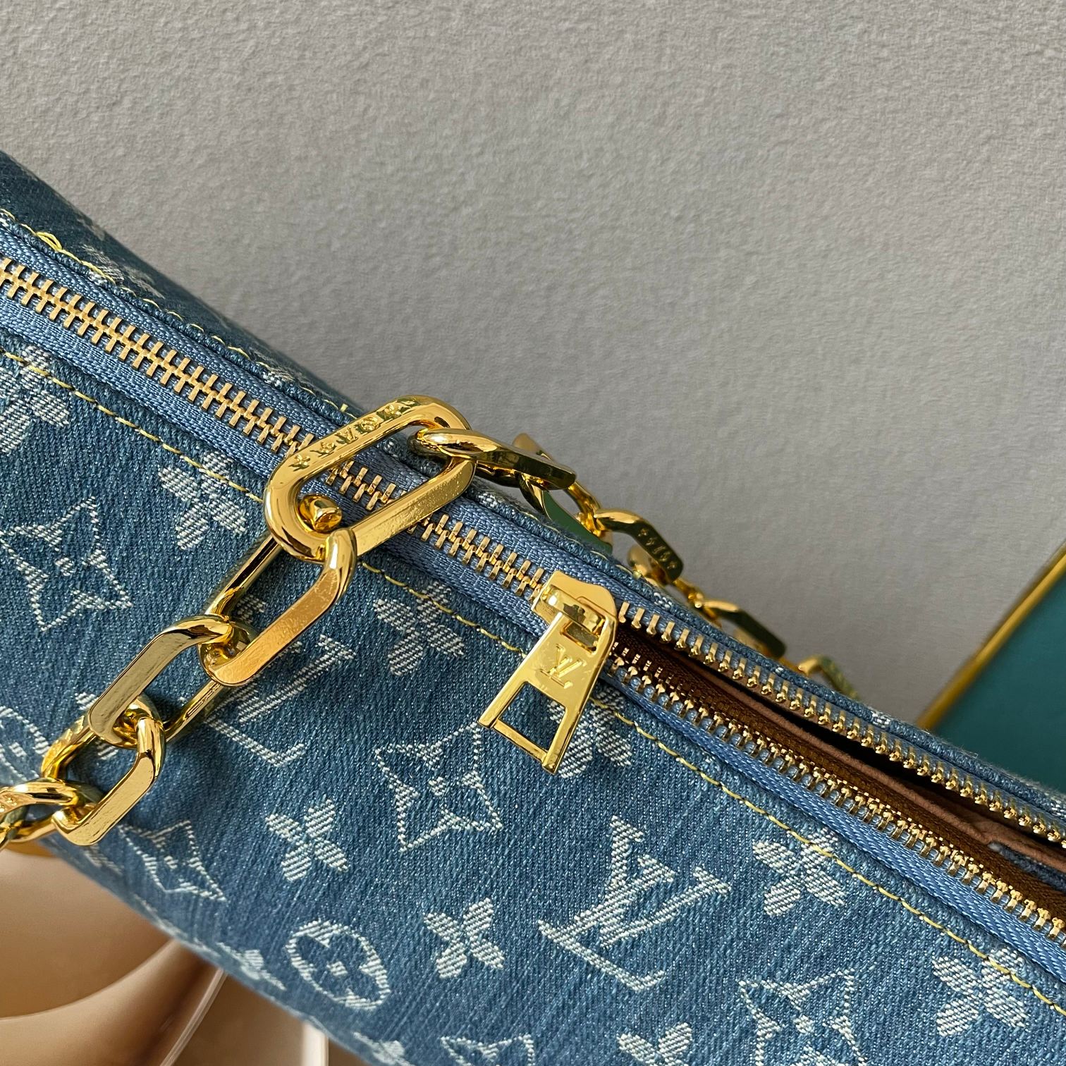 LOUIS VUITTON