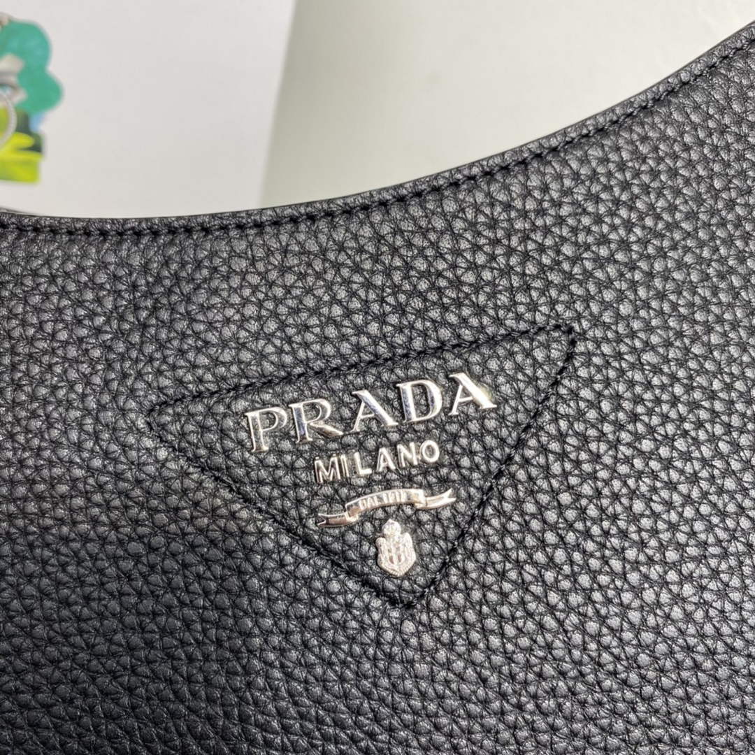 Replica Prada Leather hobo bag 1BC073 In Black