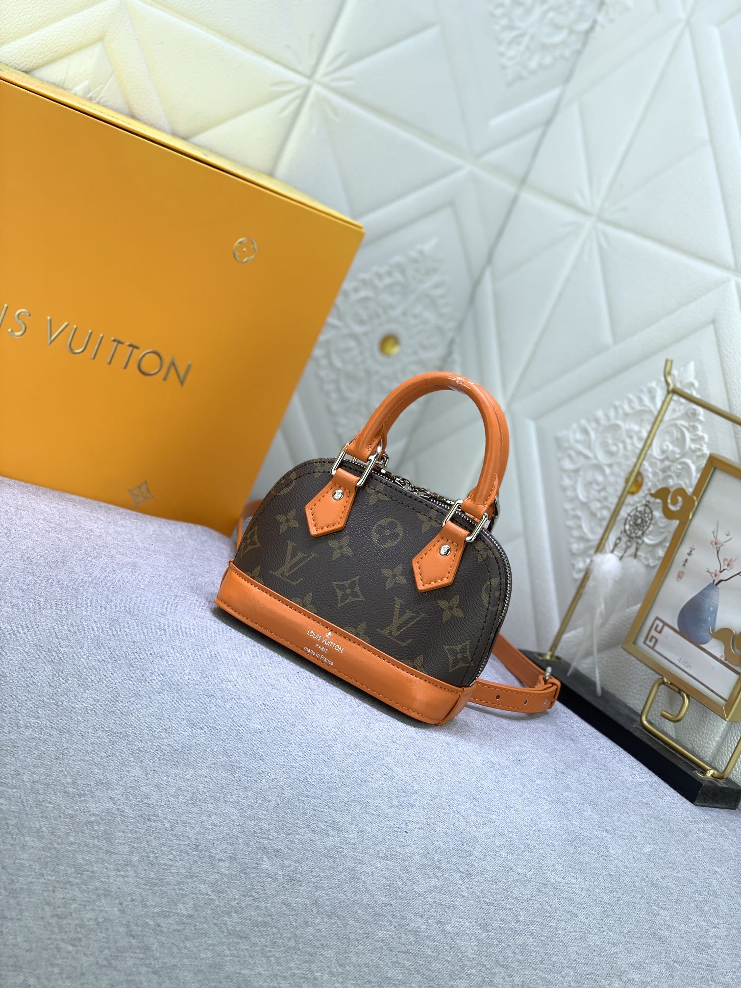 LOUIS VUITTON