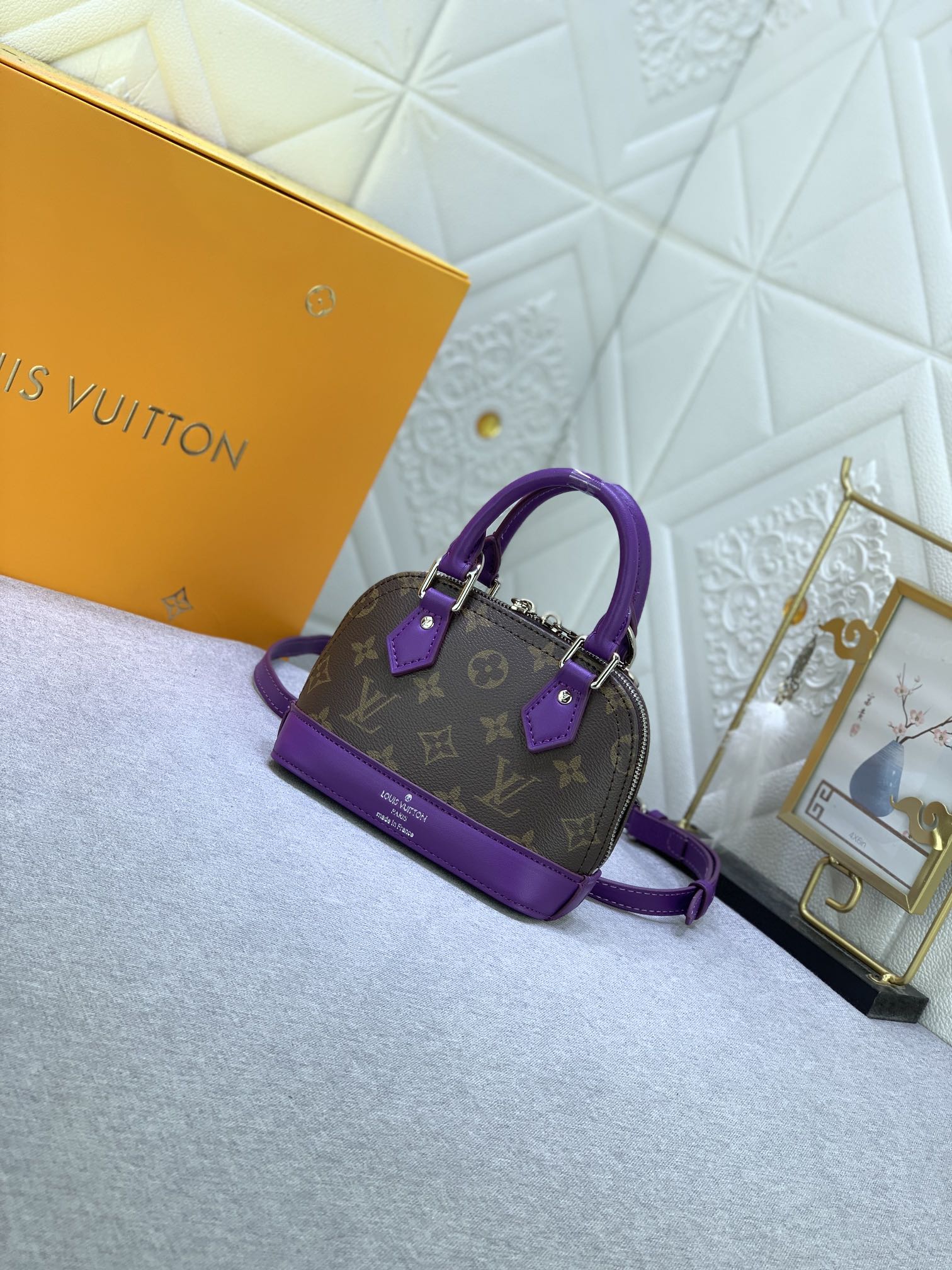 LOUIS VUITTON