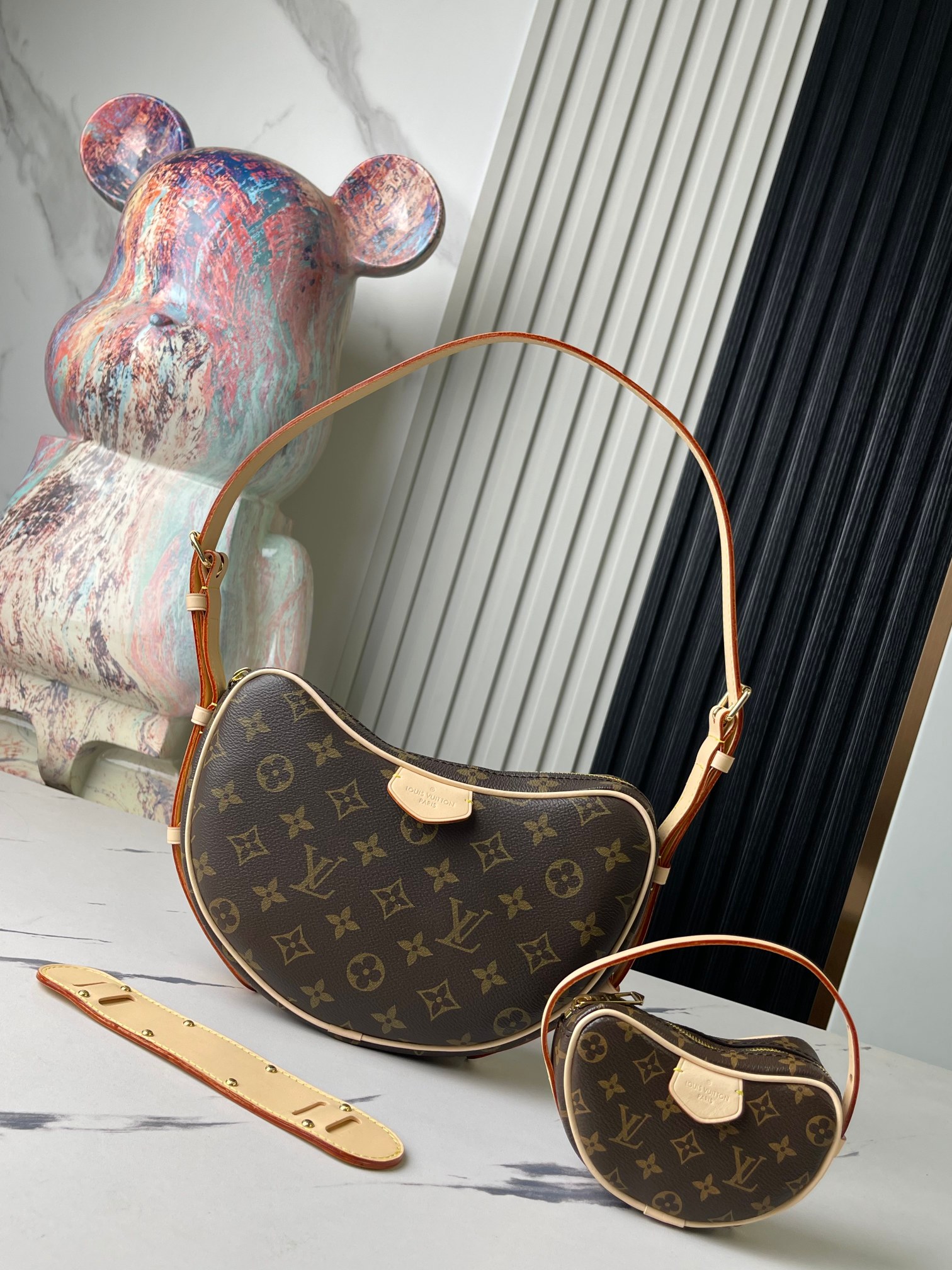 LOUIS VUITTON  M46828