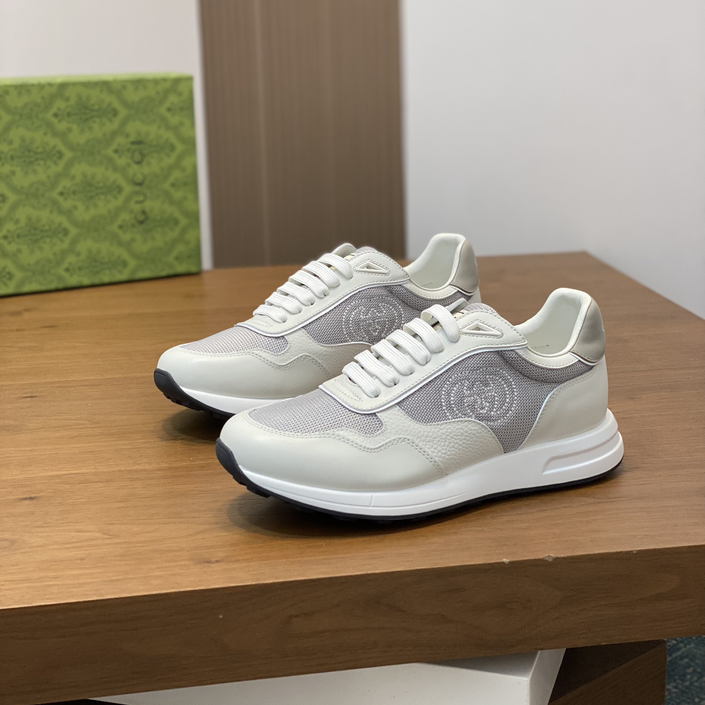 GUCCI - Cowhide Sneakers