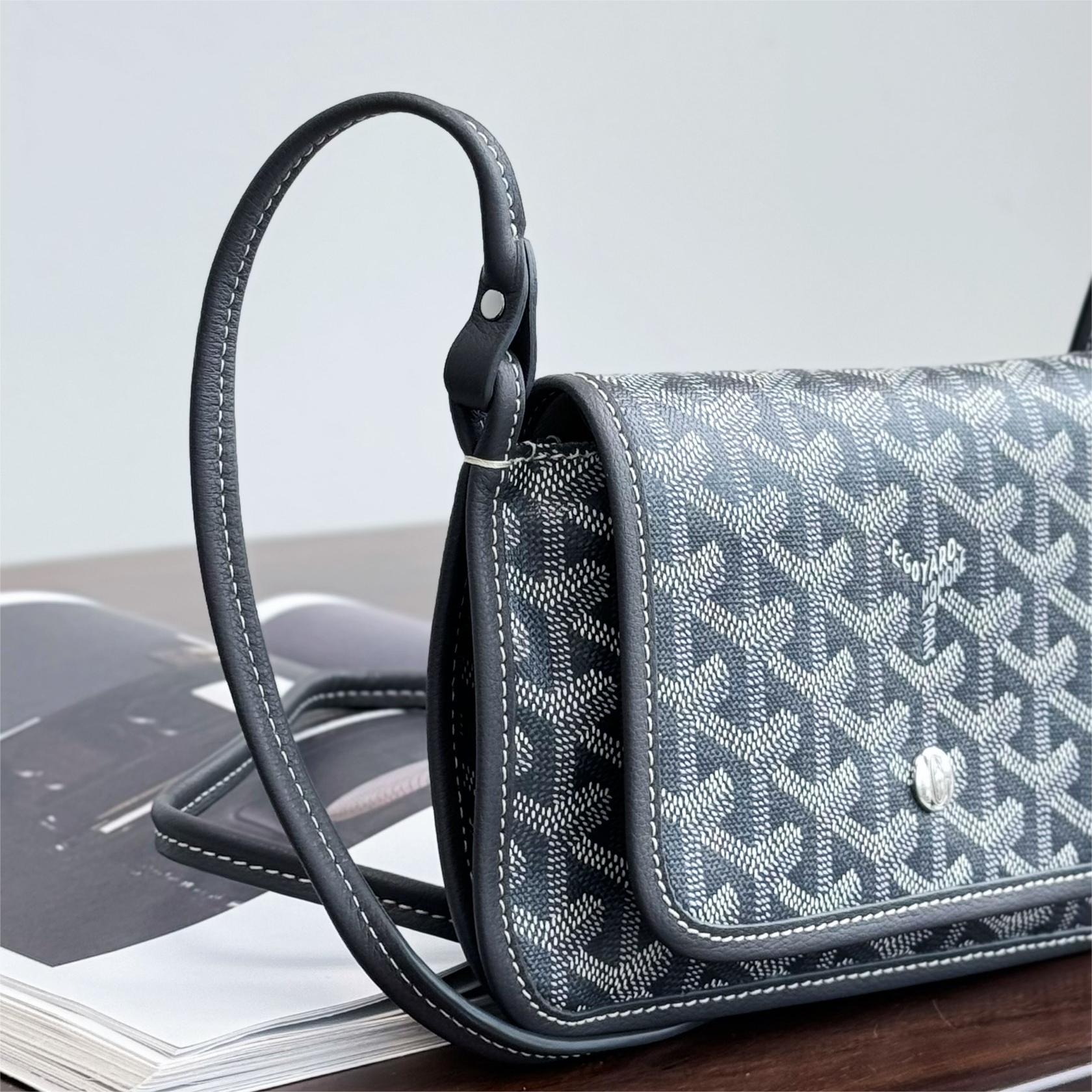 Goyard-Envelope package