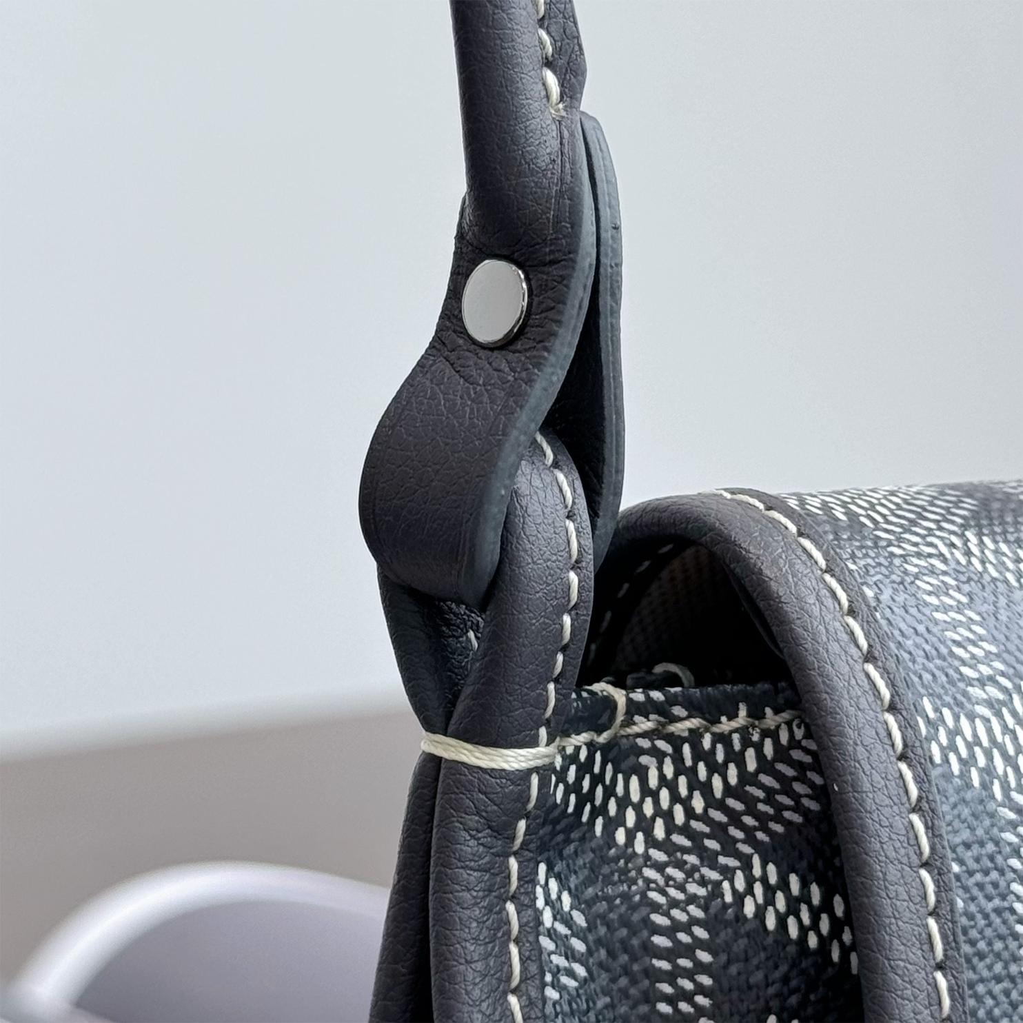 Goyard-Envelope package