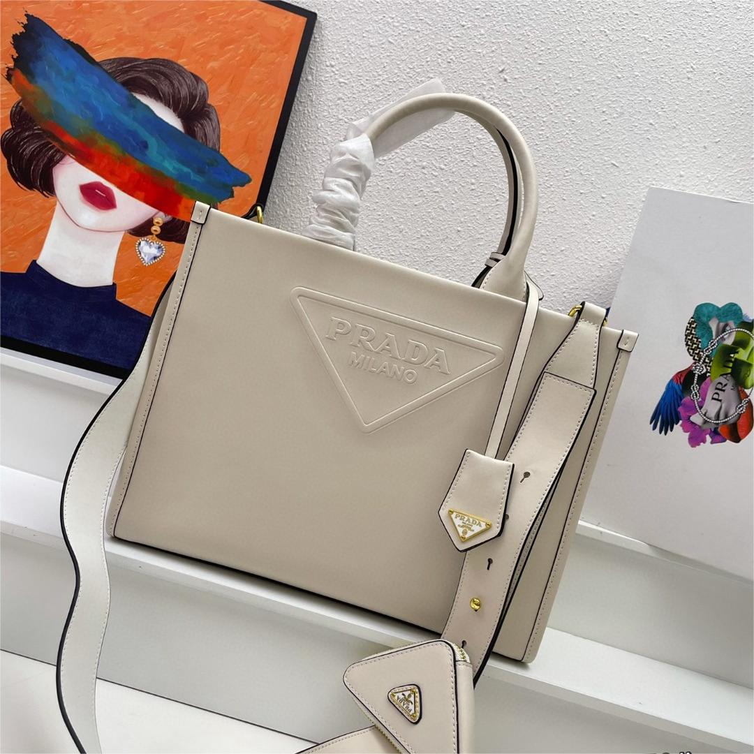 Prada-Full leather tote bag with Safiano leather handle design