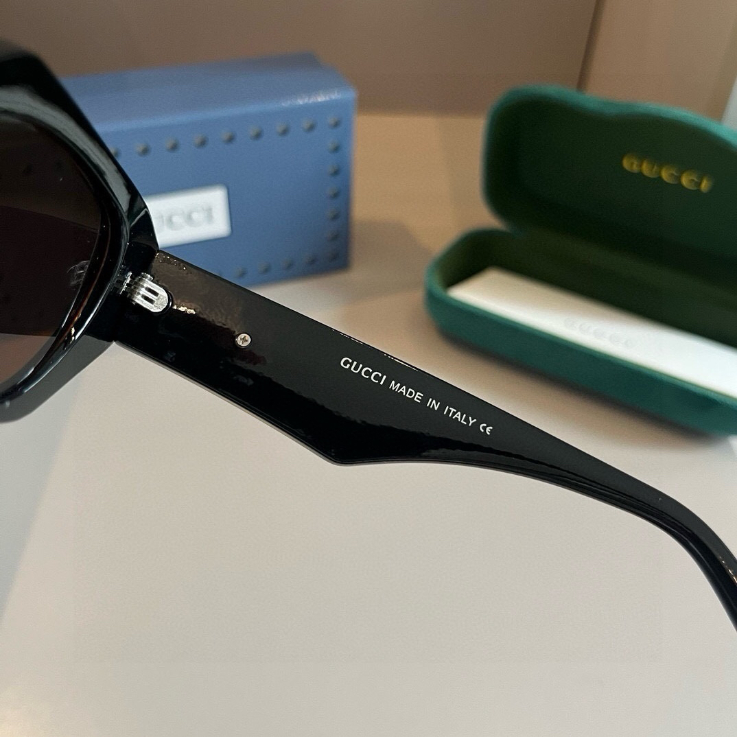 Gucci-unisex large frame sunglasses