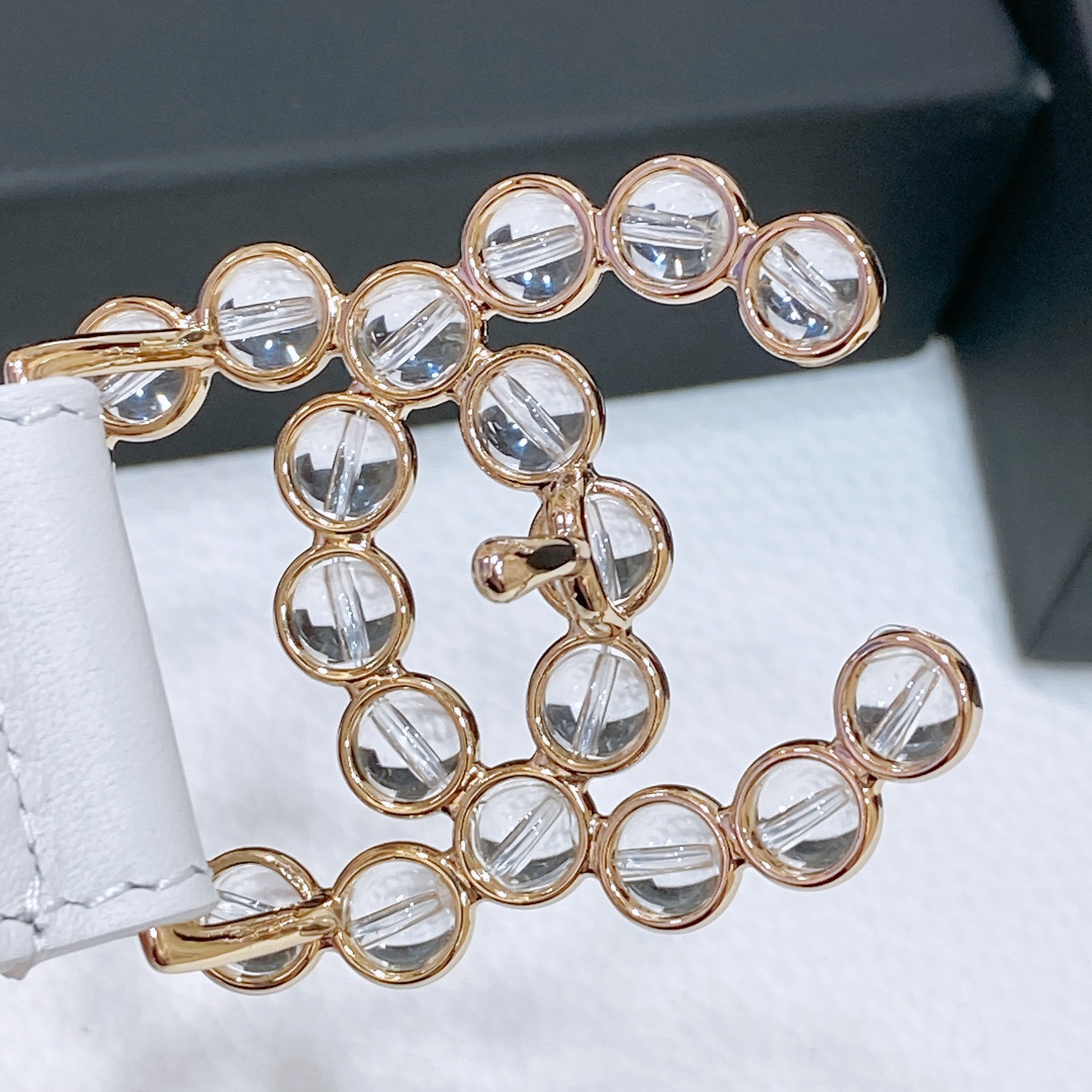 Chanel-Flat leather belt with cowhide pattern