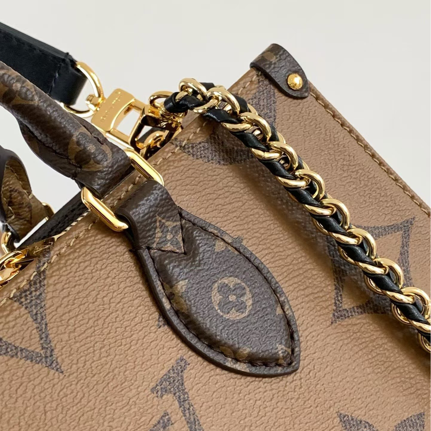 LV-OnTheGo East West Handbag